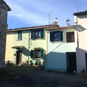 Casa Lory Montevitozzo Frazione Sorano-camera Con Bagno Privato, Cucina E Salotto Affittacamere